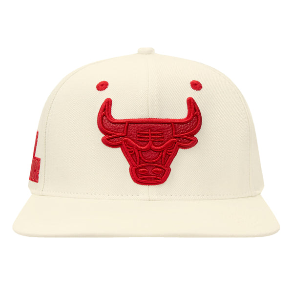 Pro Standard - Chicago Bulls Triple Tonal Wool Snapback Hat - Eggshell / Red