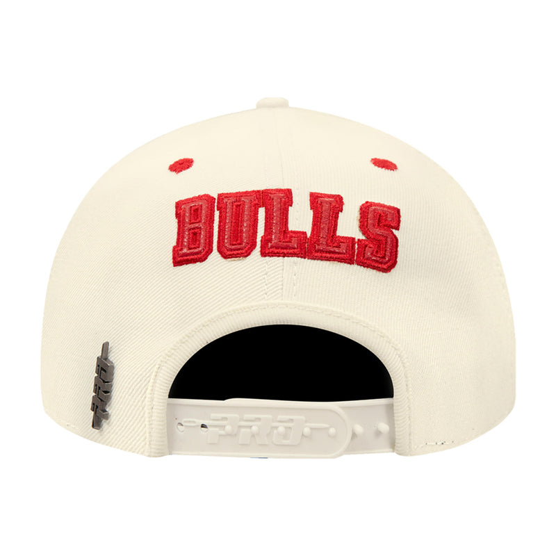 Pro Standard - Chicago Bulls Triple Tonal Wool Snapback Hat - Eggshell / Red